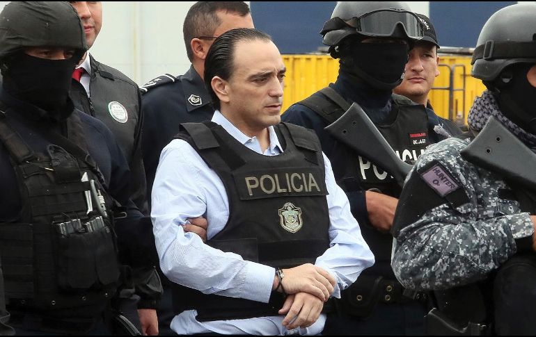 En el ámbito federal el exmandatario es acusado por la PGR como probable coautor del delito de Operaciones con Recursos de Procedencia Ilícita. AP / E. Giron