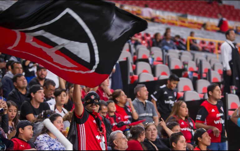 Dos golpes fulminantes de los Esmeraldas silenciaron a La Fiel. MEXSPORT / C. de Marchena