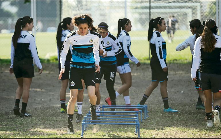 De visita. Chivas Femenil se mete a La Corregidora con el afán de iniciar con el pie derecho el Clausura 2018. EL INFORMADOR/F. Atilano
