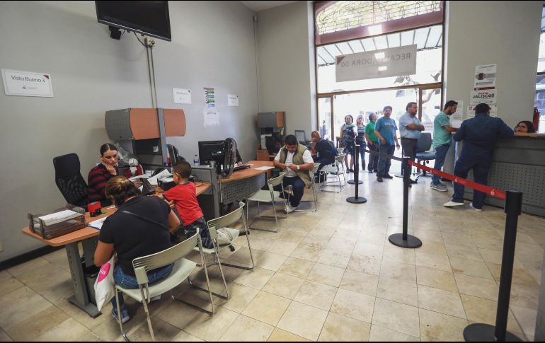 Oportunidad. Las personas que paguen el refrendo vehicular en enero podrán obtener descuentos de 10 por ciento. EL INFORMADOR/A. García