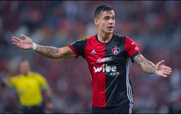 ''El primer tiempo tuvimos el balón, pero no supimos distribuirlo, se metieron atrás y por eso detuvimos demasiado la pelota, esto recién empieza y queda mucho por delante'', dice el argentino. MEXSPORT / ARCHIVO