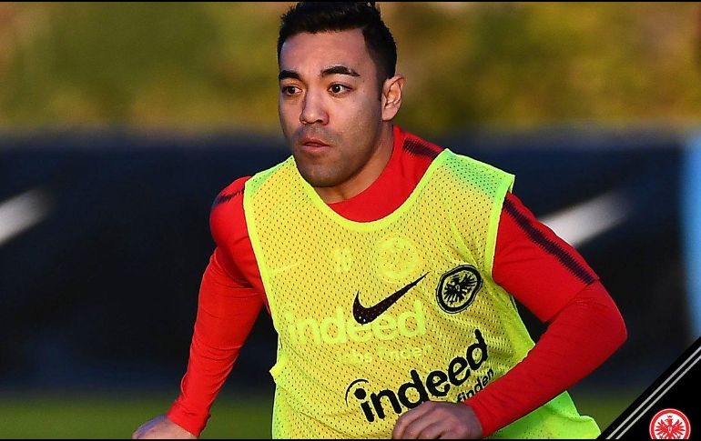 Fabián apareció sin la barba que se dejó crecer mientras estuvo alejado de las canchas. TWITTER/@eintracht_esp