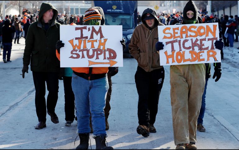 Al menos un jugador de los Browns reaccionó con molestia ante las protestas de los aficionados. AP/T. Dejak