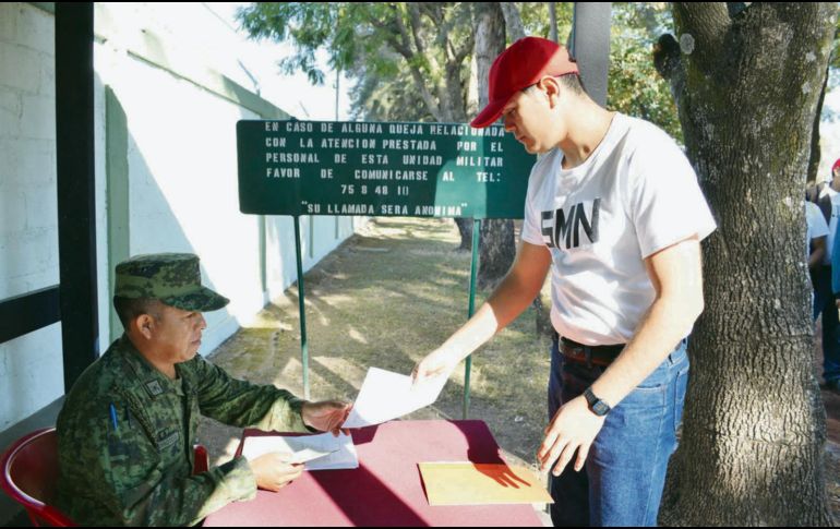 Servicio. Desde que inicia el proceso hasta que los jóvenes van por la cartilla pasan dos años. ESPECIAL