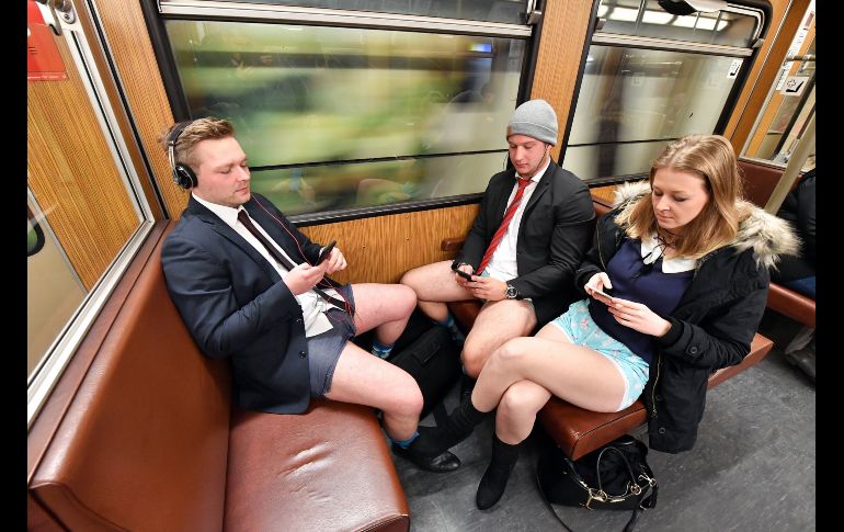 Pasajeros en Munich, Alemania. Miles de personas alrededor del mundo se sumaron al evento 