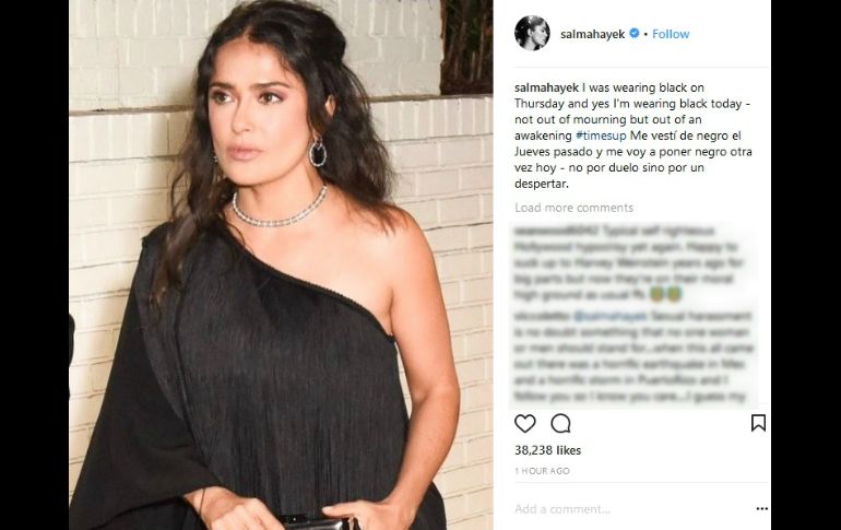 Hayek publicó en su cuenta de Instagram de ella vestida de negro. INSTAGRAM / salmahayek