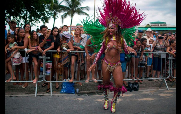 La avenida contigua a la playa de Copacabana se convirtió en el escenario de una multitudinaria batucada con más de mil ritmistas.