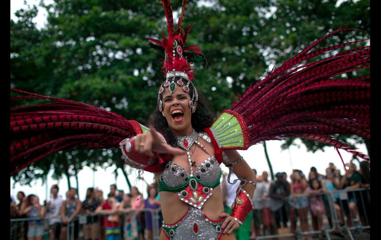 El evento recordó a los antiguos desfiles callejeros de carnaval, antes de que el Sambódromo se inaugurara en 1984, cuando las 