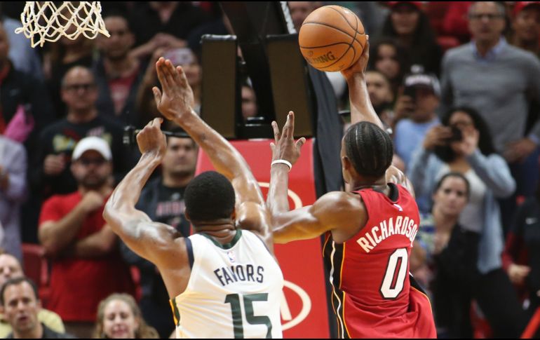 La figura. Josh Richardson (derecha) se convirtió en el artífice de la victoria de Miami. AP/J. Auerbach