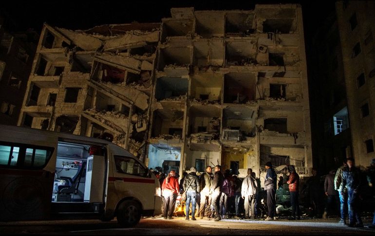 No se descarta que el número de víctimas mortales ascienda porque hay heridos graves y desaparecidos entre los escombros. EFE/Y. Nemah