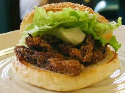 La ingesta elevada de comestibles con alto contenido graso llevaría a la acumulación anómala en el cuerpo, en especial en el hígado. AP / ARCHIVO