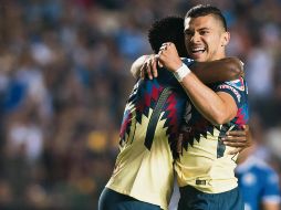 Salvador. Henry Martin (derecha) se estrenó como goleador y le dio el triunfo al América. MEXSPORT