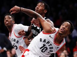 Figura. DeMar DeRozan (#10) aportó 35 puntos. AP