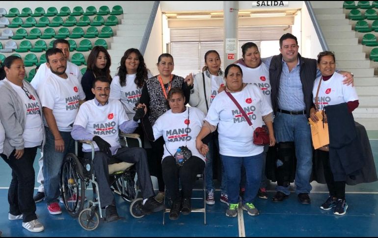 Este martes se entregaron a 167 personas las tarjetas bancarias donde se les depositarán los pagos. TWITTER / @gilortegavaldes