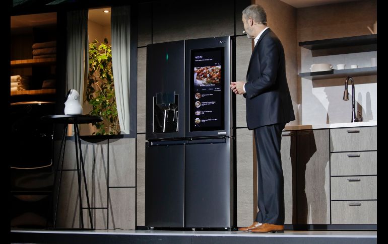 El fabricante surcoreano LG también mostró ThinQ, una plataforma de inteligencia artificial abierta que permitirá a sus productos estar interconectados, 