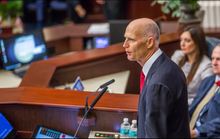 El gobernador Scott recordó que este año propuso en el presupuesto estatal mil 700 millones de dólares para protección del medioambiente. EFE / ESPECIAL