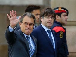 La intención de Puigdemont (d) es regresar a España una vez ya haya sido investido. AP/M. Fernandez