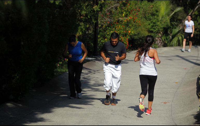 El 79% de las personas tiene entre sus planes hacer más ejercicio, 75% ahorrar dinero, y el 70% planean mejorar su carácter. NTX / ARCHIVO