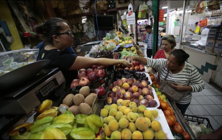 En los últimos meses, las frutas frescas han aumentado 18.93%, mientras que las verduras y legumbres, 18.12 por ciento. EL INFORMADOR / ARCHIVO