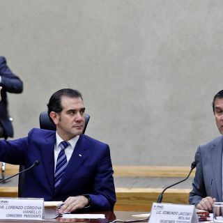 El INE multa con 36.9 MDP a partidos por ocultar pagos en 2012