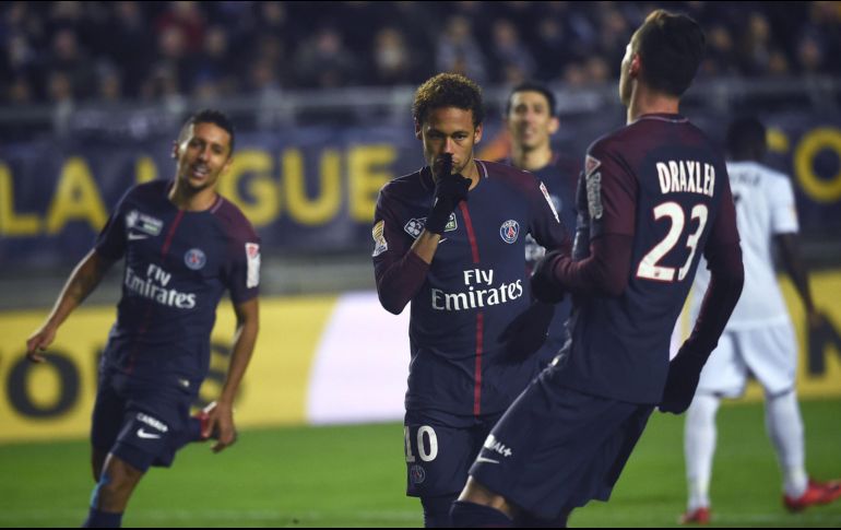 El Amiens jugó con un hombre menos desde el 34', cuando el portero Gurtner fue expulsado por una entrada sobre Mbappé. AFP/F. Lo Presti