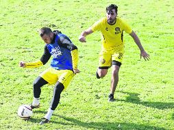 Kristian Álvarez (izquierda) acepta que para ser titular deberá demostrar que está en su mejor momento. EL INFORMADOR/A. Camacho