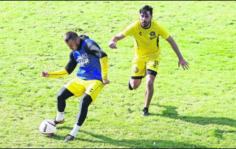 Kristian Álvarez (izquierda) acepta que para ser titular deberá demostrar que está en su mejor momento. EL INFORMADOR/A. Camacho