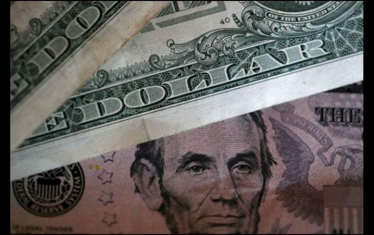 Banco Base prevé que el tipo de cambio se cotice entre 19.30 y 19.50 pesos por dólar. AFP / ARCHIVO