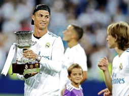 Cristiano Ronaldo (I) y Luka Modric (D), entre los jugadores elegidos. AP/ARCHIVO