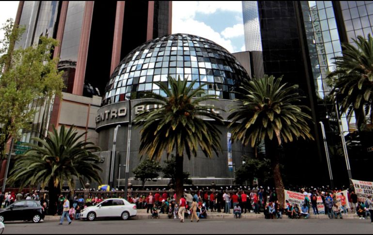 El mercado accionario cerró en terreno positivo y en línea con los índices de EU.NTX / ARCHIVO