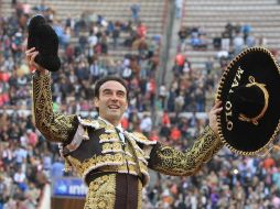 El valenciano Enrique Ponce, junto a  los nacionales Arturo Macías y Juan Pablo Sánchez deleitarán con un encierro de seis bureles de Los Encinos. EFE/ARCHIVO