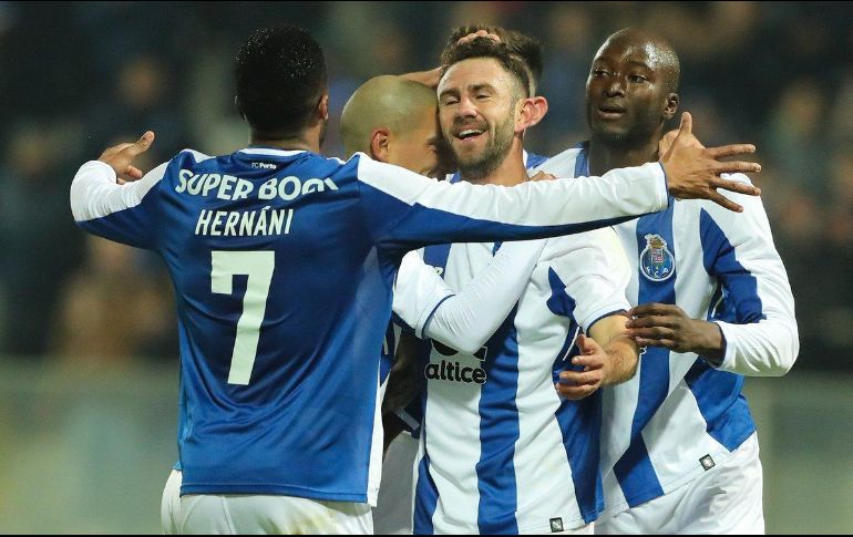 Layún anota el segundo gol de los Dragones al minuto 20.TWITTER/@PortoFC