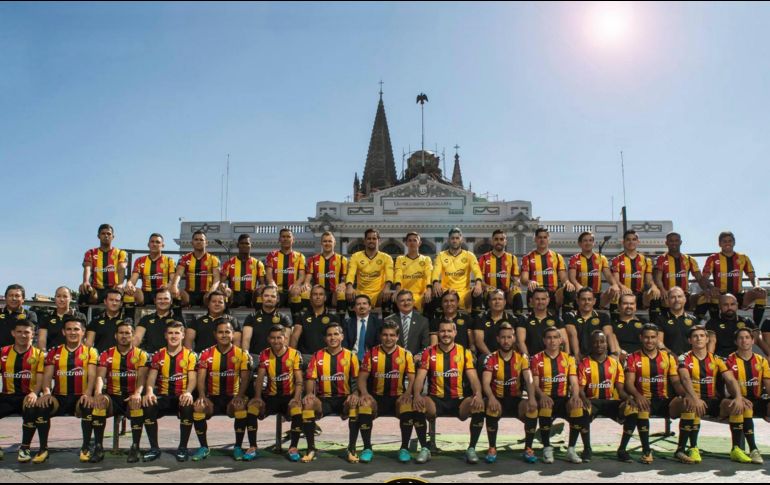 Los Leones Negros posaron para la foto oficial del Clausura 2018. FACEBOOK/leonesnegrosudegoficial