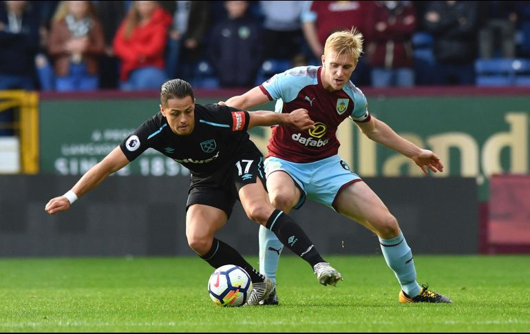 El principal obstáculo para el regreso de Hernández al Manchester United es el elevado precio que el Wet Ham pide por él.  AP/Archivo