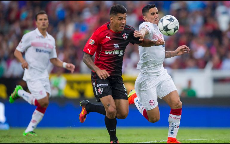 Duque jugó para los rojinegros en los torneos de Clausura y Apertura 2016. MEXSPORT/ARCHIVO