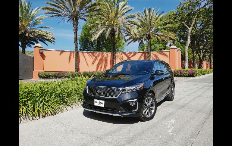 En la portada del suplemento lee la PRUEBA DE MANEJO de la nueva Kia Sorento 2019 que se muestra con novedades estéticas, mecánicas y tecnológicas