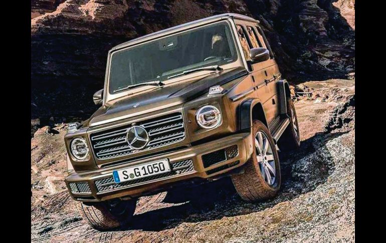 Mercedes-Benz mantiene la tradición y escencia de la Clase G y deja ver algunas imágenes de lo que será presentado como modelo 2019.