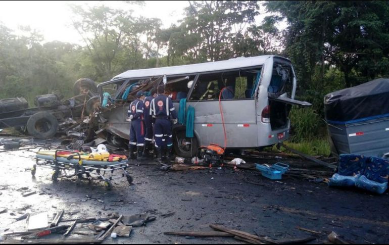 Al menos 12 de los heridos fueron reportados en condiciones graves; han sido trasladados a hospitales cercanos de la zona. EFE / SAMU