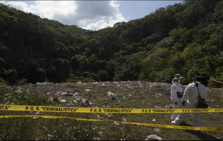 En el lugar del hallazgo se recolectaron seis casquillos de calibre nueve milímetros, que analizan para ubicar las armas de donde fueron detonadas. EFE / ARCHIVO