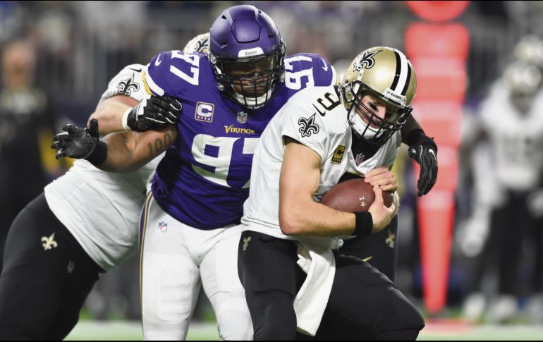 Asedio. En la Semana 1, Drew Brees (#9) estuvo bajo constante presión de los Vikings. AFP