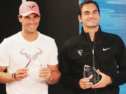 Sonrientes. Rafael Nadal, número uno del mundo, y Roger Federer, campeón defensor, inician su andar en el primer Grand Slam del año. EFE/M. Irham