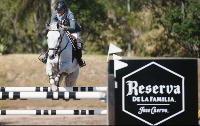 Figura. A lomos de “Cornets Dreams”, Arturo Parada conquistó la prueba estelar del segundo día de actividades del Festival Hípica 2018. EL INFORMADOR/F. Atilano