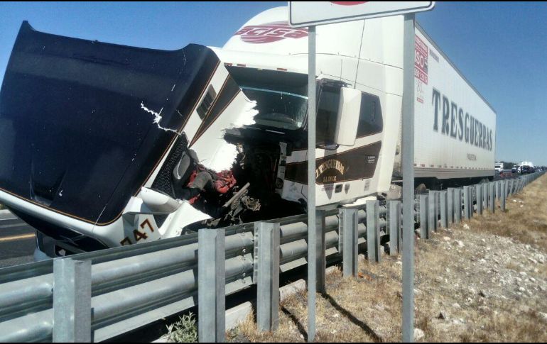 El chofer del tráiler huyó del lugar del accidente y no se sabe si ha sido localizado. ESPECIAL/ PCYBJ