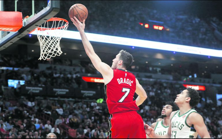 Figura. Goran Dragic encabezó la ofensiva de Miami al colaborar con 25 puntos ayer ante los Bucks. AP