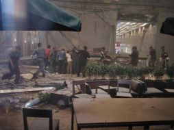 Imágenes de testigos mostraron los escombros del derrumbe, personas tendidas en el suelo y otras saliendo del edificio tras el hecho. TWITTER/@eSpainNews