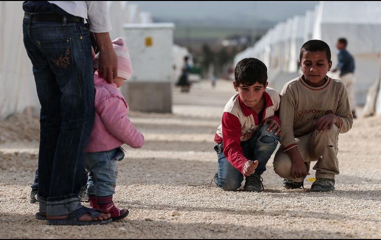 Informan que hospitales y escuelas se han visto afectados por los bombardeos, lo que afecta la calidad de vida de los niños. AP/ARCHIVO