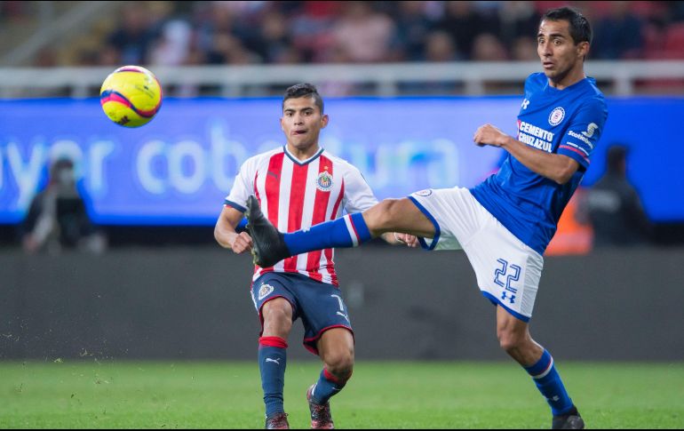 ''Es la primera victoria del torneo y nos motiva para seguir trabajando y mejorar en muchos aspectos'', señala el mediocampista (D). MEXSPORT / ARCHIVO