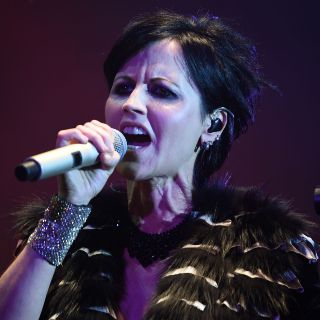 Famosos lamentan la muerte de Dolores O'Riordan