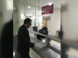 Augusto Valencia, diputado y hermano de Gabriel Valencia compartió en redes sociales una foto de la firma de desistimiento del amparo. TWITTER/@augustovalencia