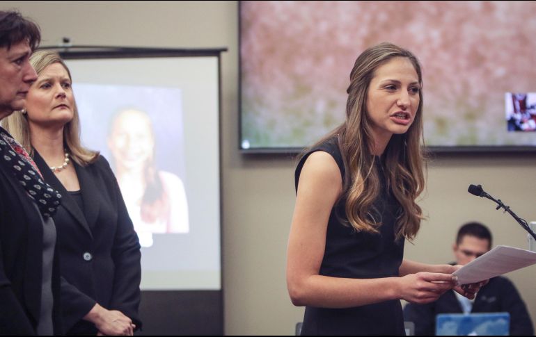 Yo declaro para dejarle saber al mundo que eres un mentiroso repulsivo”, le dijo la primera en declarar, Kyle Stephens. AP / M. Dae Smith/Lansing State Journal